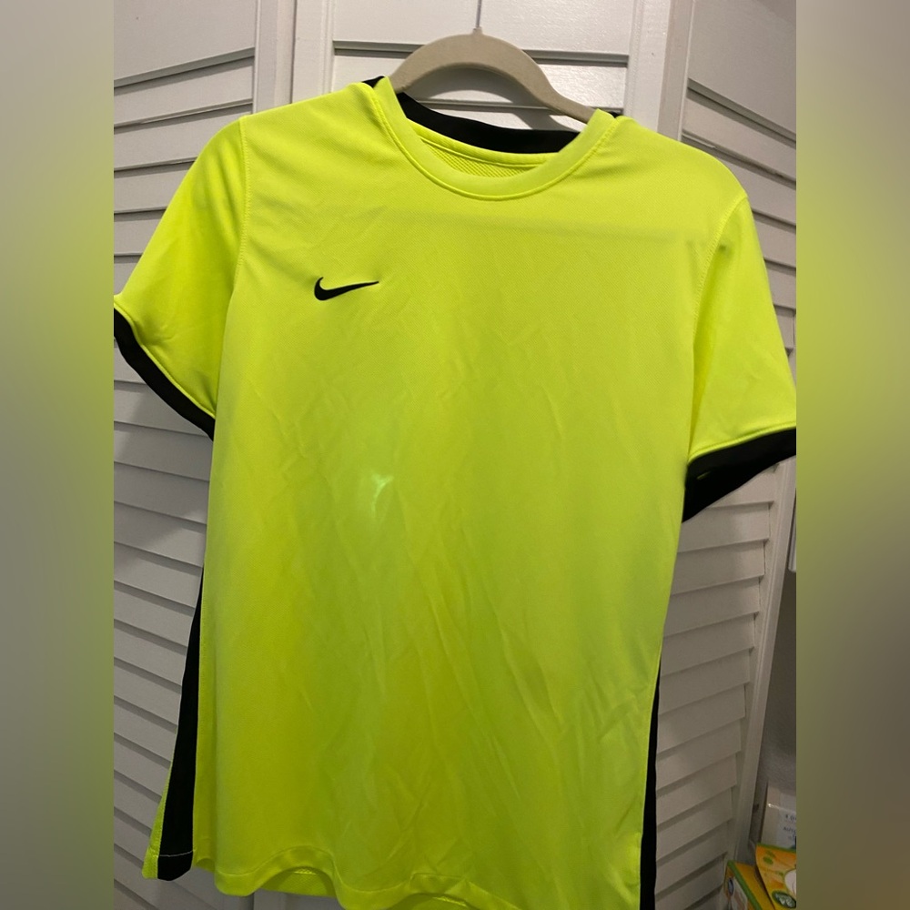 NIKE Youth Dri-Fit “Soccer Jersey Slim Fit” Size Large Neon Yellow/Black EUC